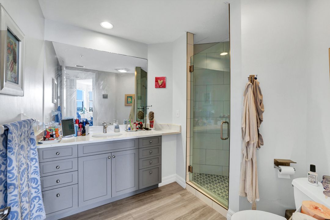 410 Flagship Dr #906, Naples, FL 34108