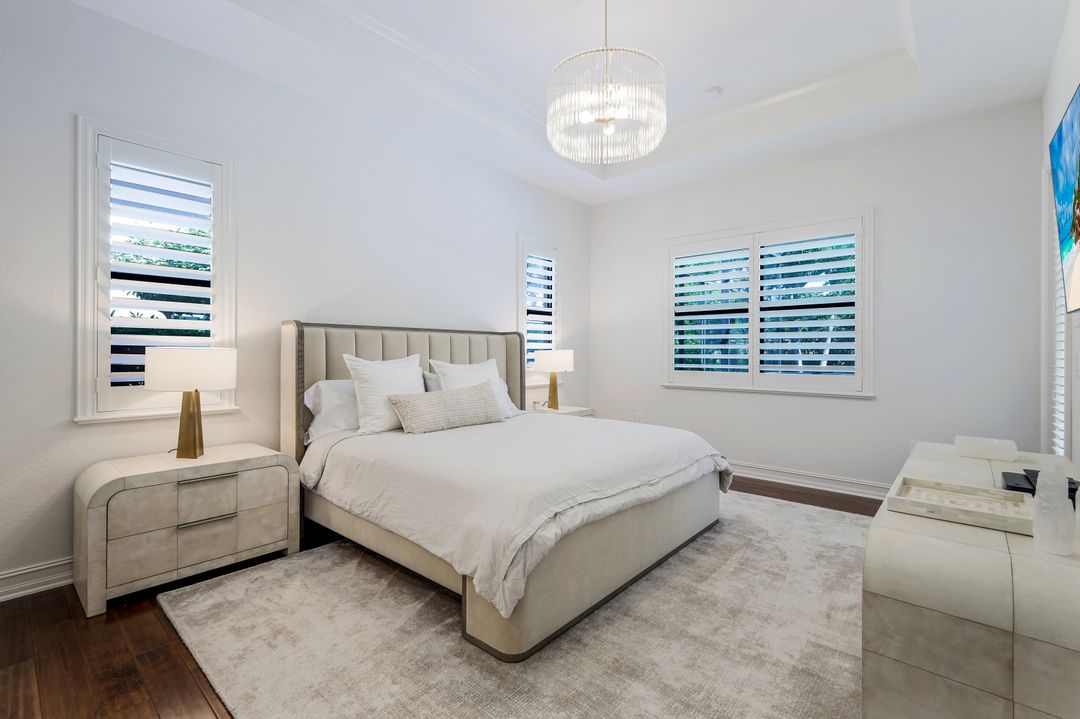 7319 Lantana Cir, Naples, FL 34119