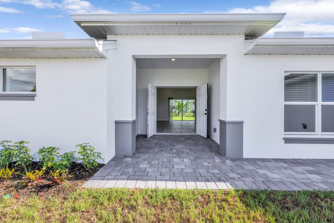 2117 NW 10th Terrace, Cape Coral, FL 33993