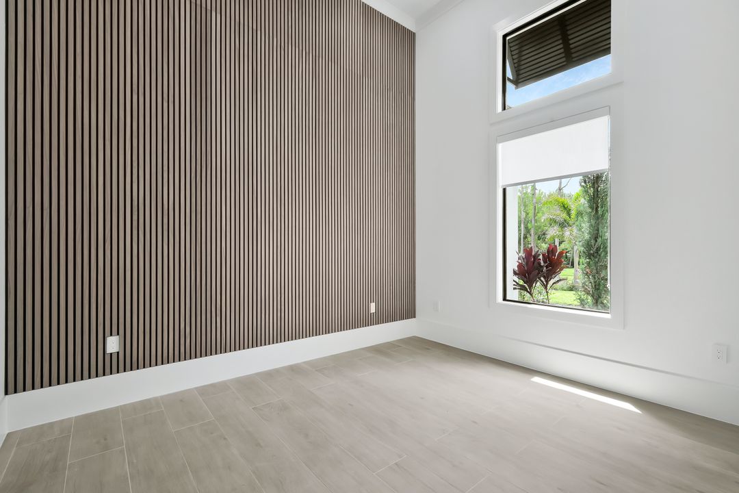 264 13th St NW, Naples, FL 34120
