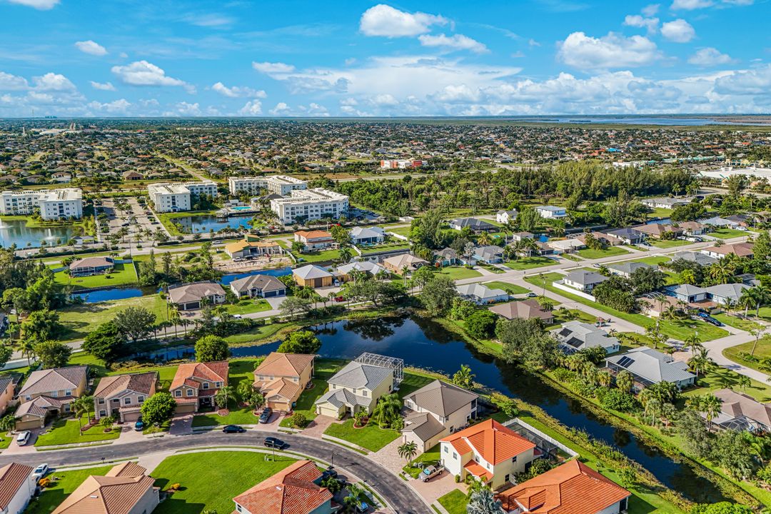 2210 Cape Heather Cir, Cape Coral, FL 33991