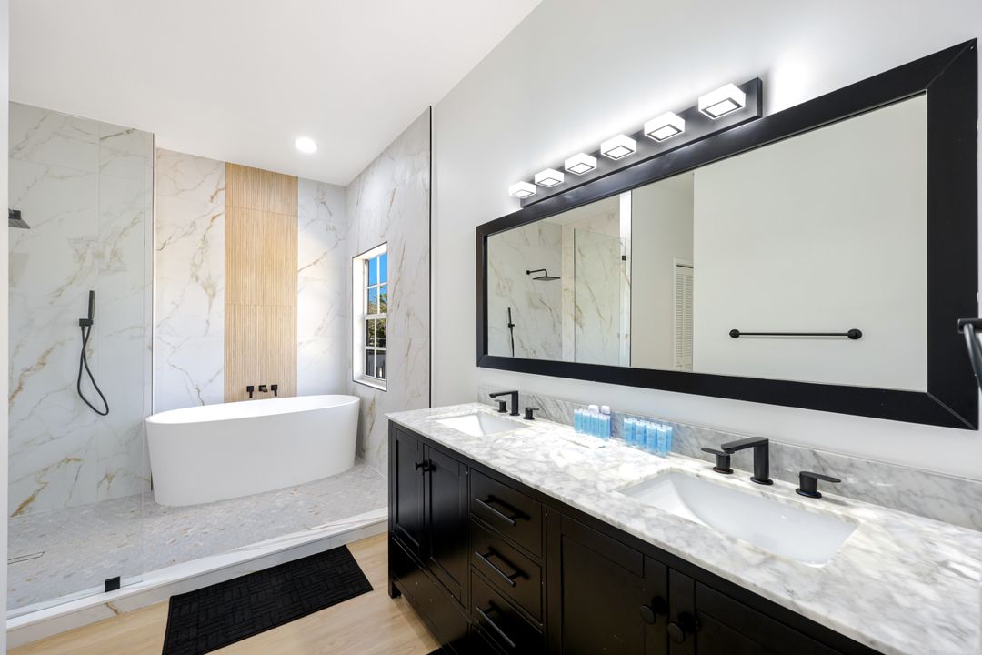 491 21st St NW, Naples, FL 34120
