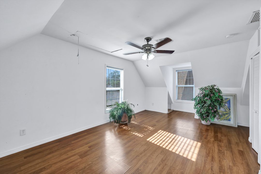 279 Leawood Cir, Naples, FL 34104