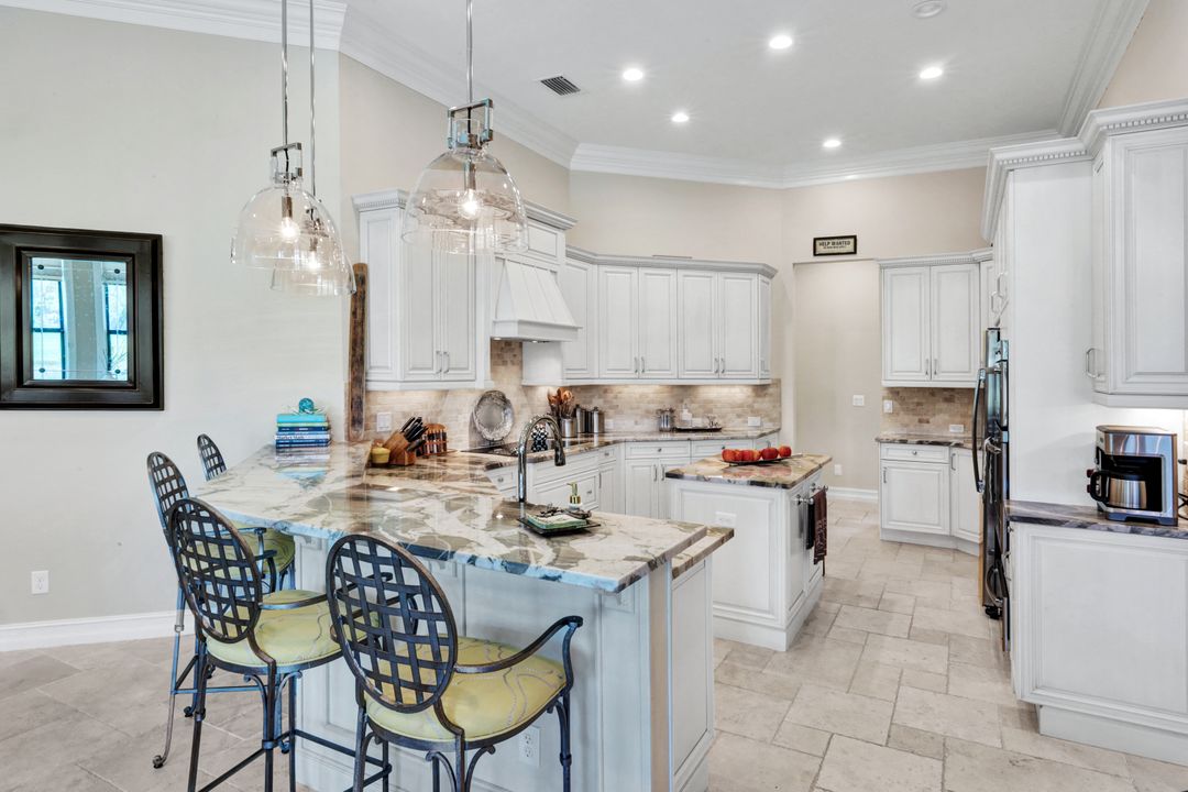 12194 Wicklow Ln, Naples, FL 34120
