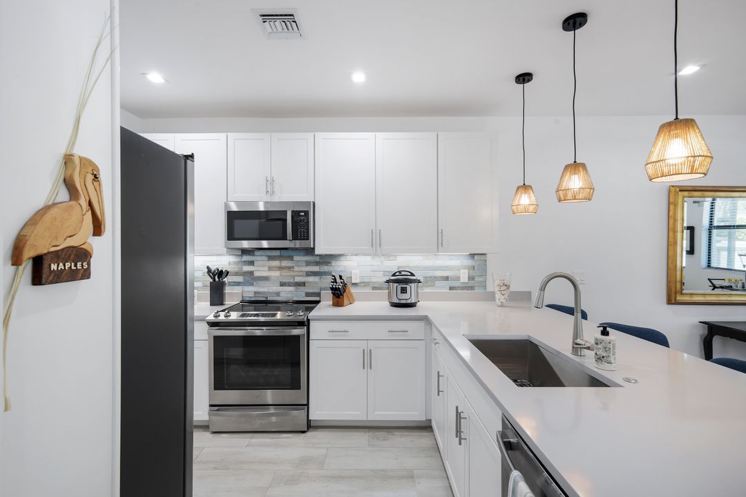 7550 Rockefeller Dr, Naples, FL 34119