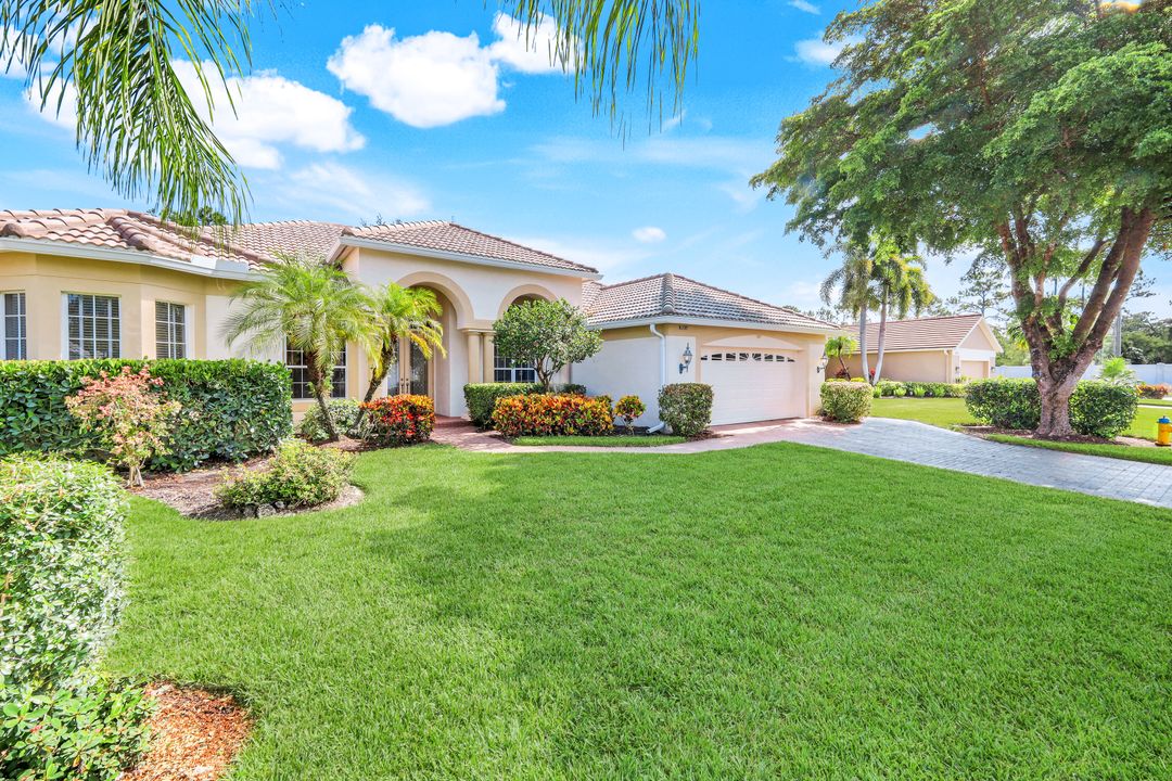 8397 Northhampton Ct, Naples, FL 34120