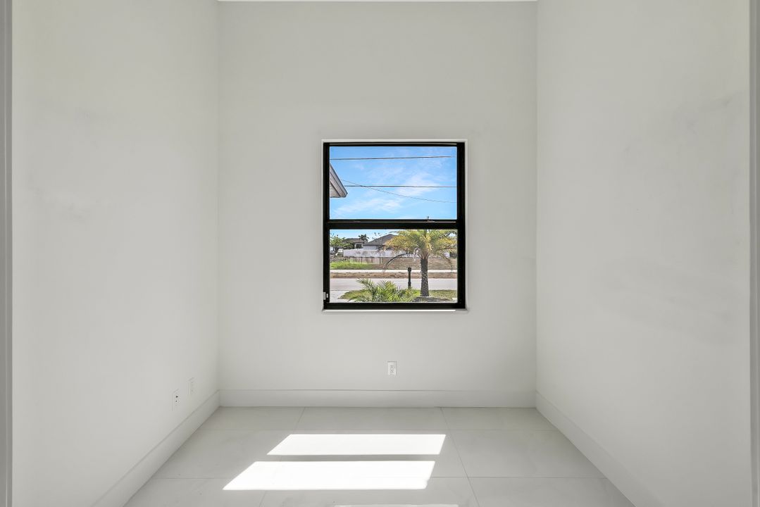 913 Embers Pkwy W, Cape Coral, FL 33993