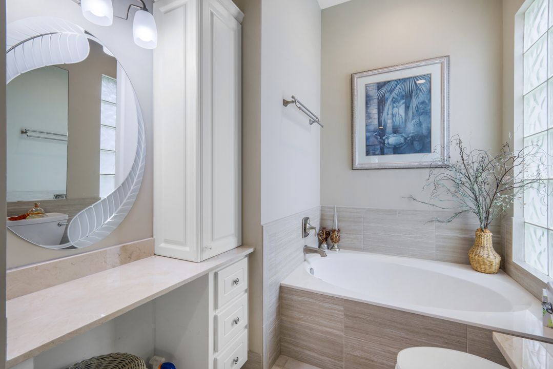 5855 Charlton Way, Naples, FL 34119