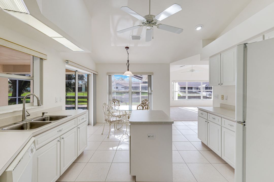 615 SE 19th Ct, Cape Coral, FL 33990