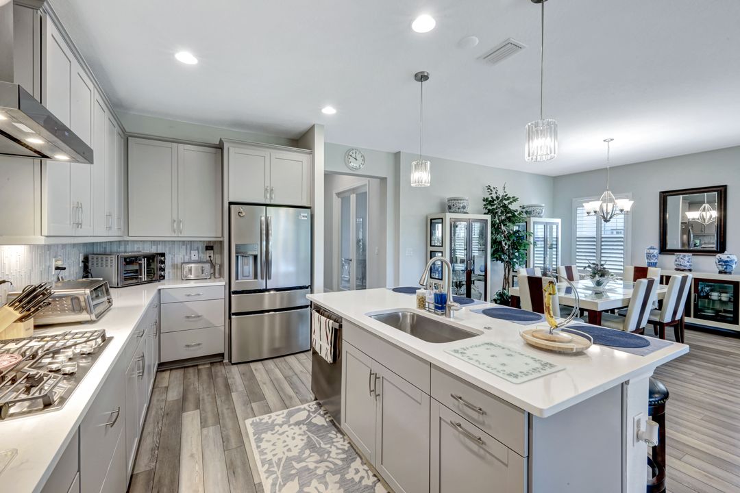 6219 Golden Nettle Dr, Apollo Beach, FL 33572