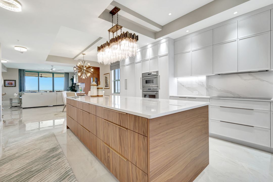 930 Cape Marco Dr #506, Marco Island, FL 34145