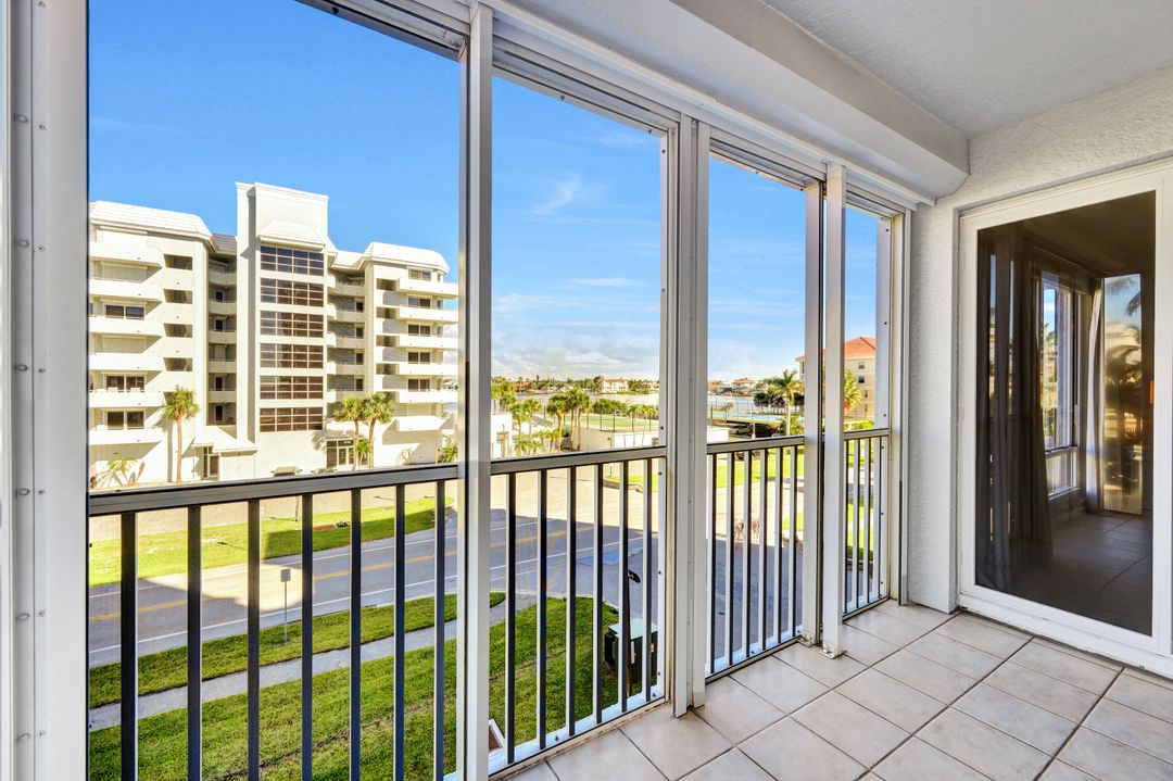9811 Gulf Shore Dr #203, Naples, FL 34108