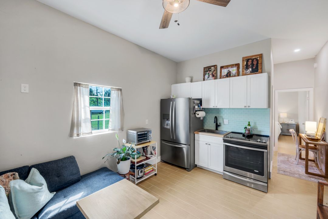 1960 Moulder Dr, Naples, FL 34120