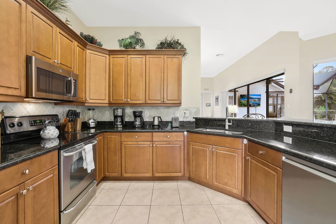 981 Tivoli Ct, Naples, FL 34104