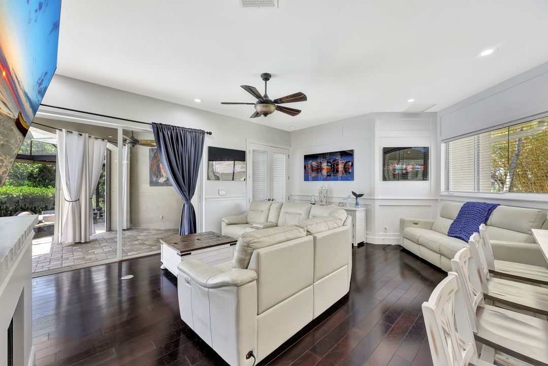 1817 Piccadilly Cir, Cape Coral, FL 33991