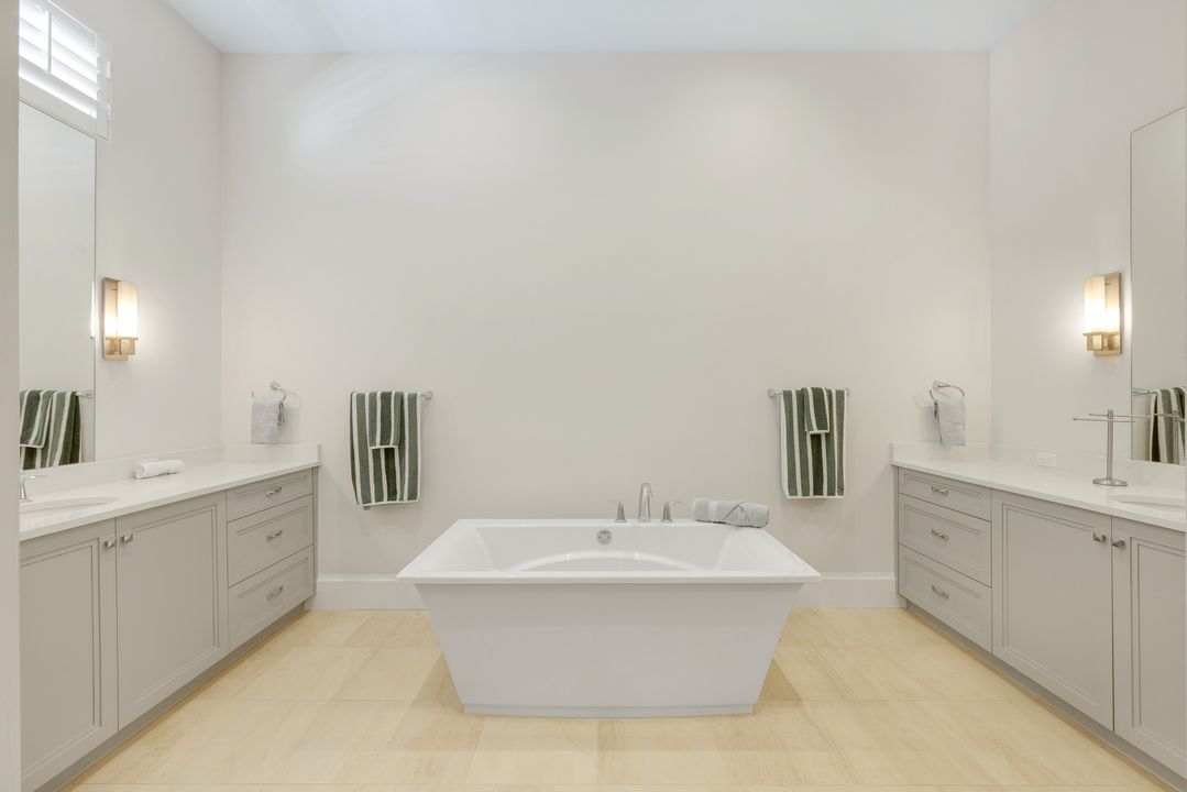 16484 Talis Park Dr, Naples, FL 34110