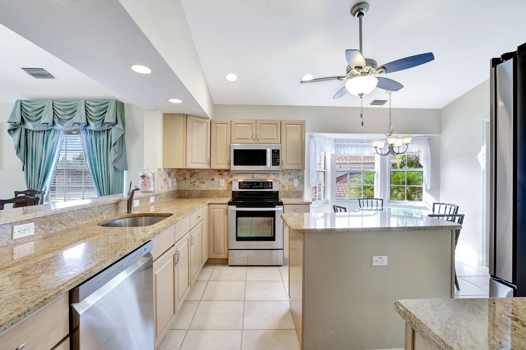 6200 Reserve Cir #404, Naples, FL 34119