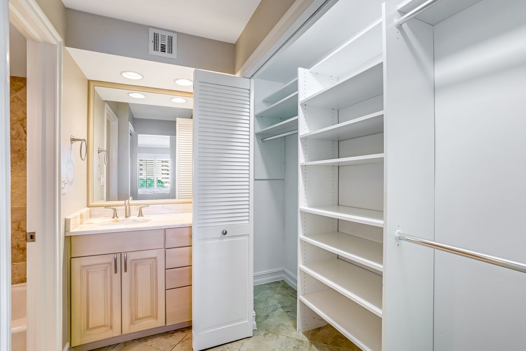 3430 Gulf Shore Blvd N #5J, Naples, FL 34103