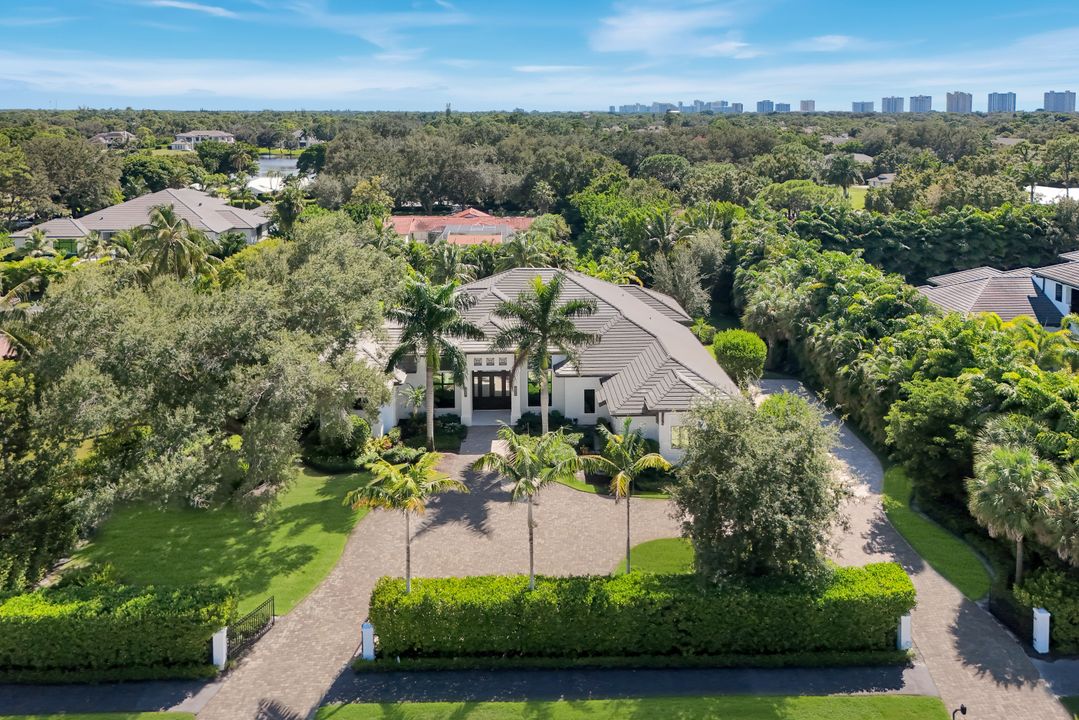 112 Hickory Rd, Naples, FL 34108