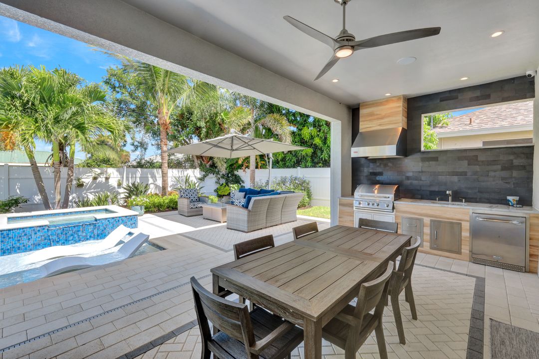 553 106th Ave N, Naples, FL 34108