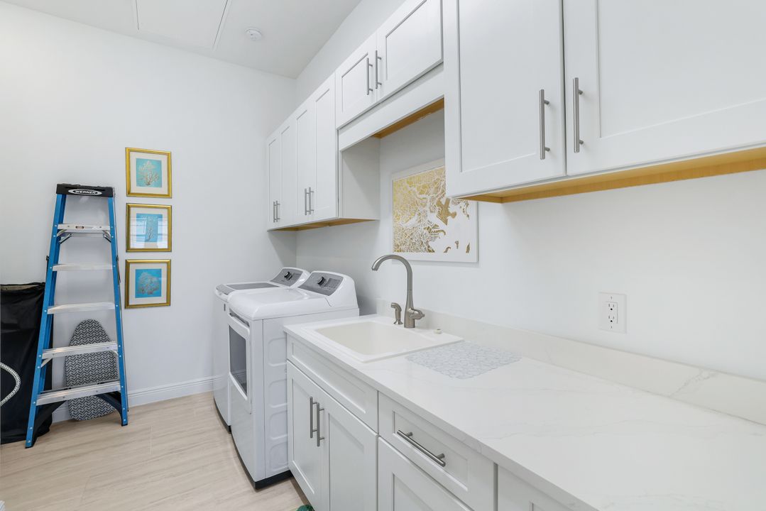 16374 Viansa Wy #302, Naples, FL 34110