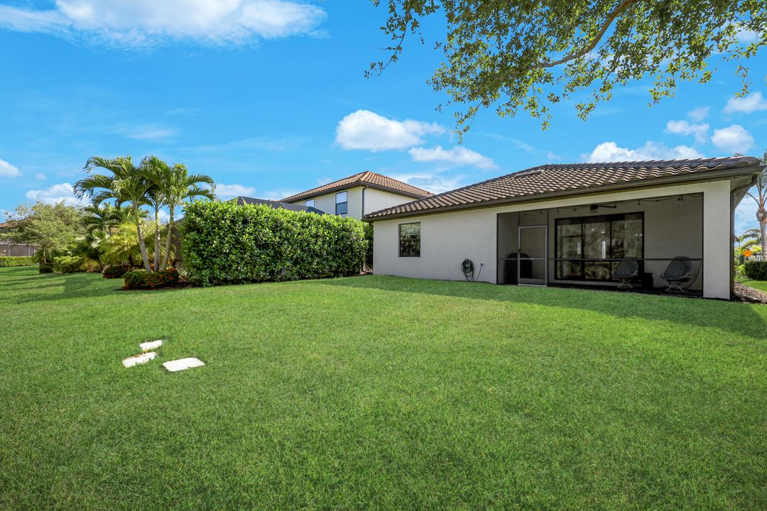4331 Raffia Palm Cir, Naples, FL 34119