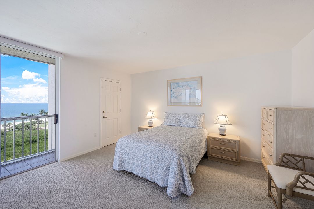 40 Seagate Dr #702, Naples, FL 34103