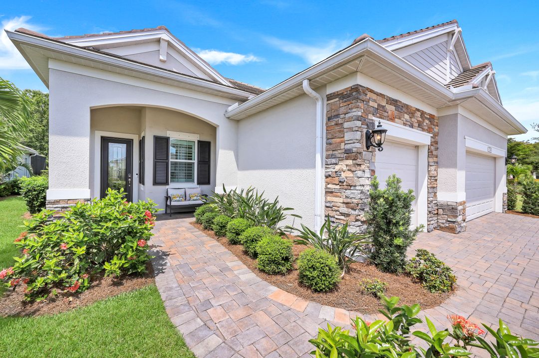13749 Woodhaven Cir, Fort Myers, FL 33905