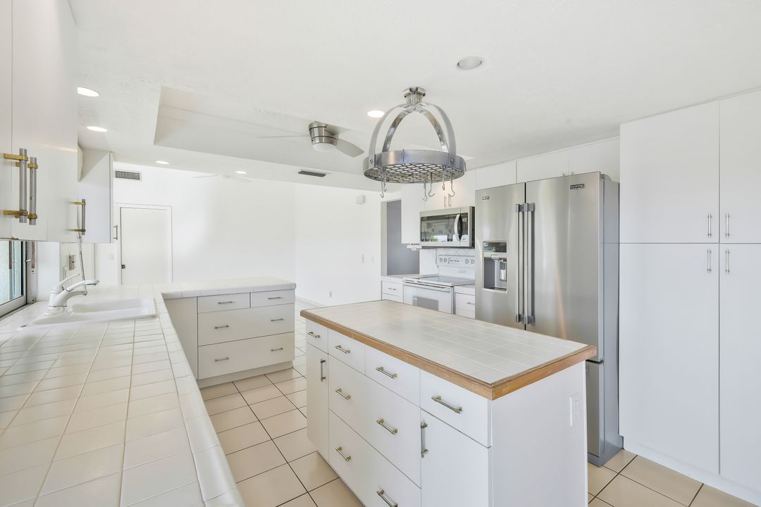 206 SE 37th Terrace, Cape Coral, FL 33904