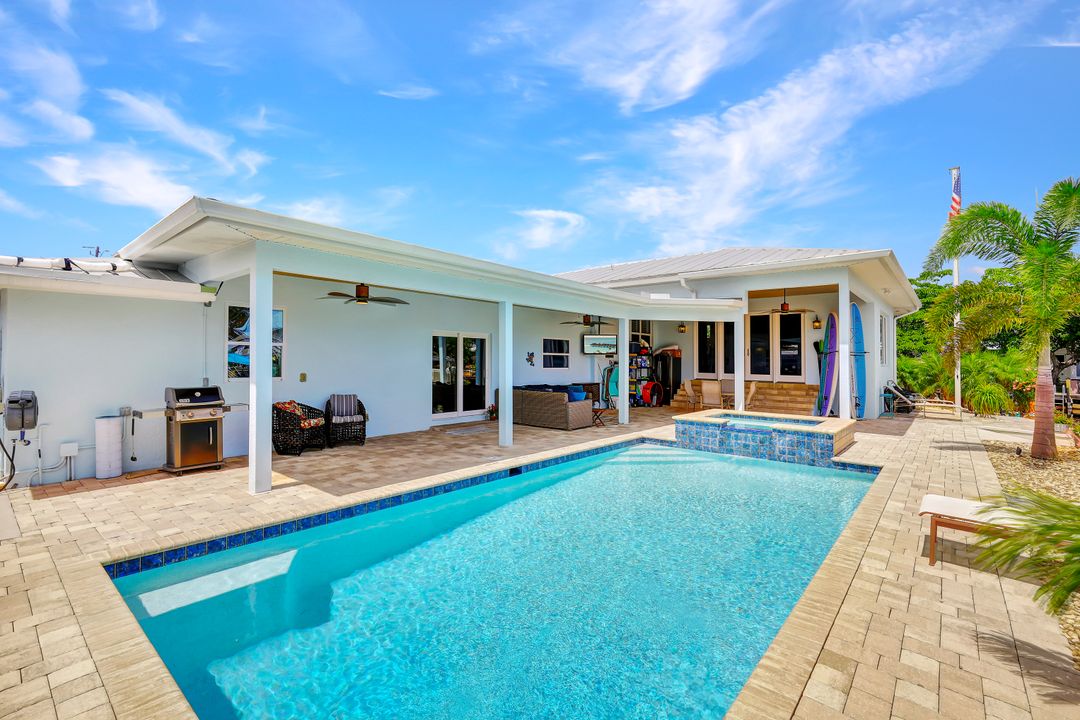 2631 Riverview Dr, Naples, FL 34112