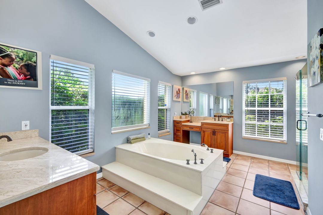 350 Henley Dr, Naples, FL 34104