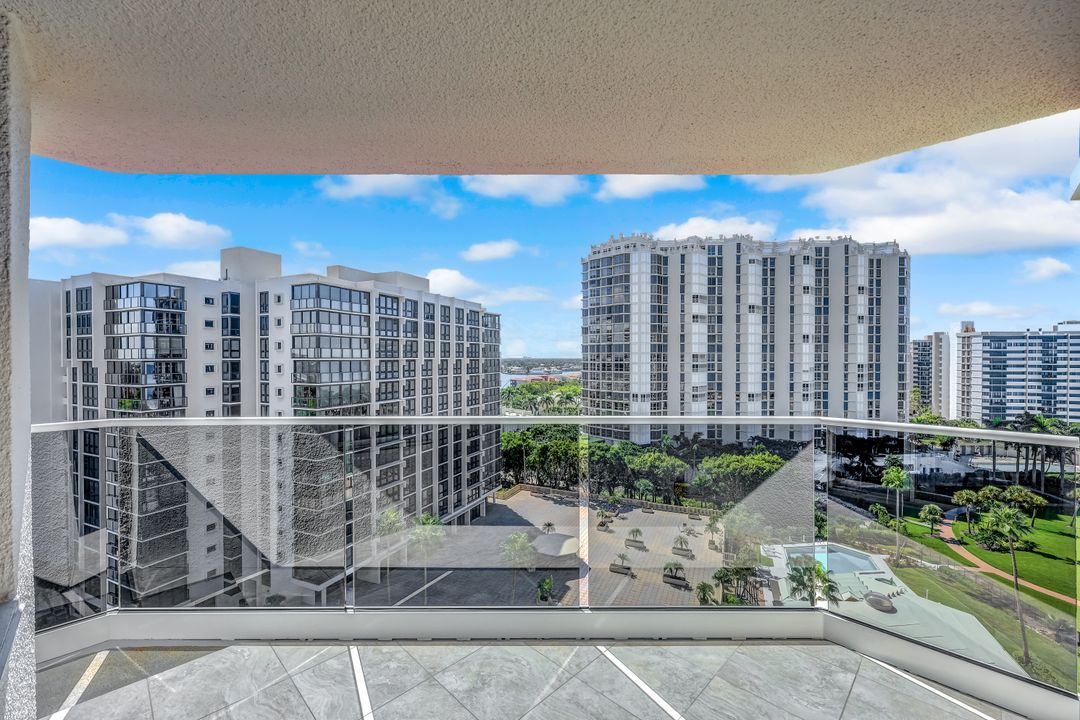 4041 Gulf Shore Blvd N #1108, Naples, FL 34103