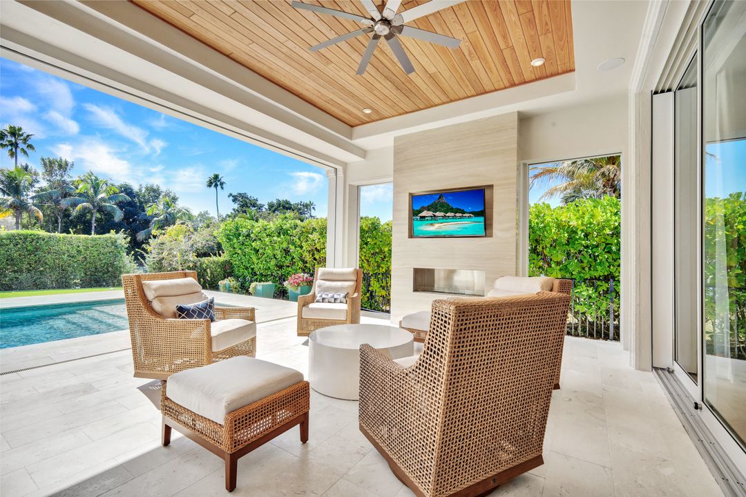 6892 Leeward Wy, Naples, FL 34109