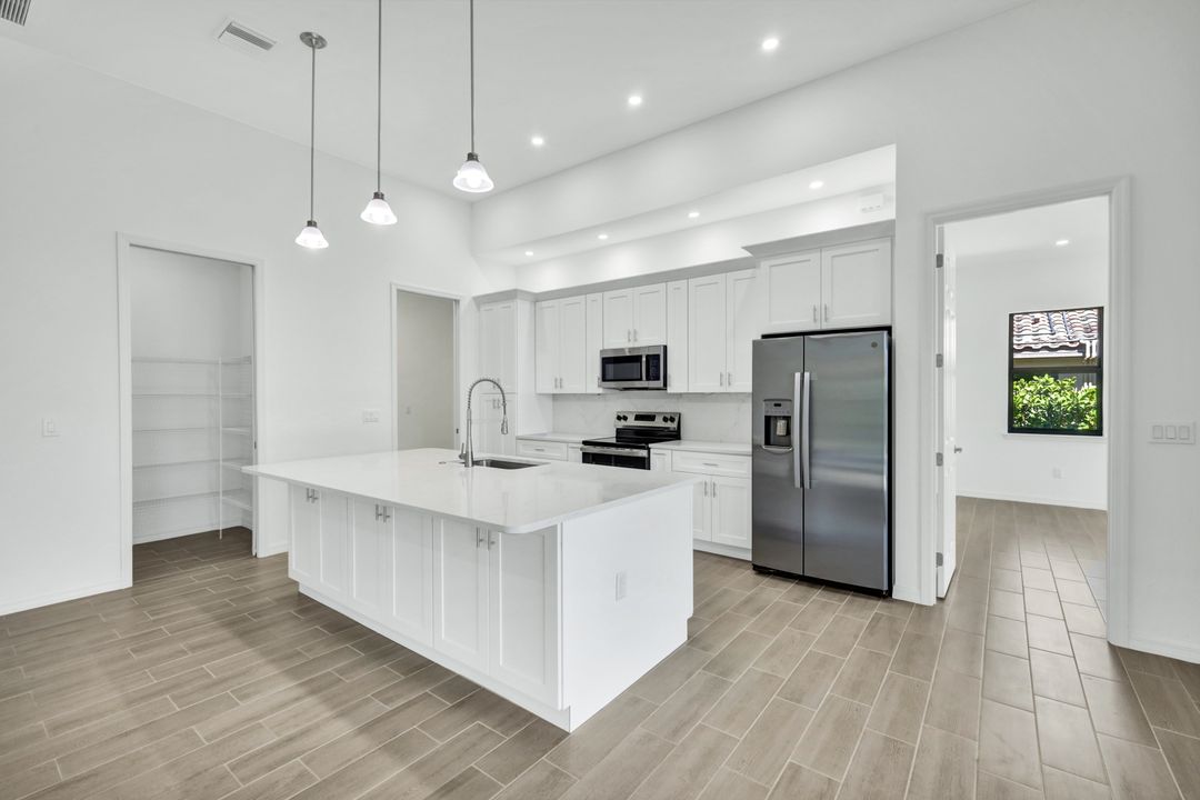 5011 Pelican Blvd, Cape Coral, FL 33914