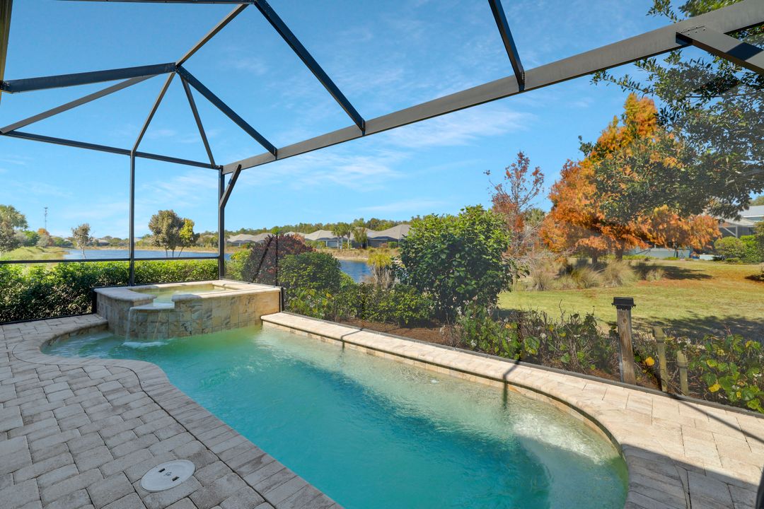 5665 Highbourne Dr, Naples, FL 34113