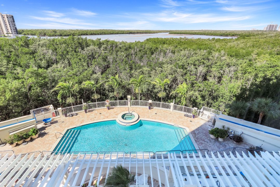 295 Grande Way #304, Naples, FL 34110