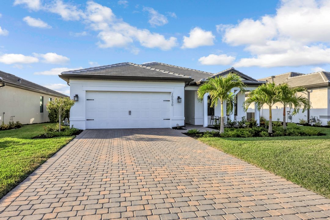 20530 Pebble Gln Dr, Estero, FL 33928