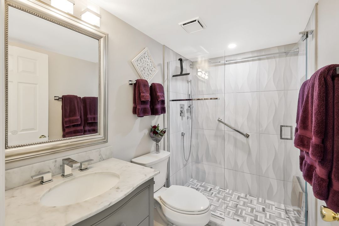 9290 Lake Park Dr #104, Fort Myers, FL 33919