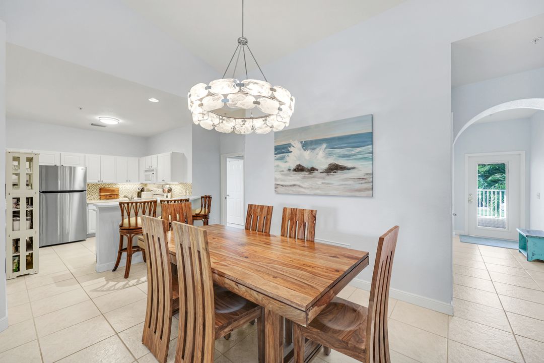 2110 Cay Lagoon Dr #122, Naples, FL 34109