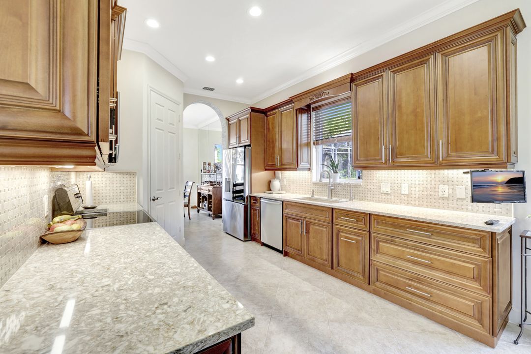 6151 Ashwood Ln, Naples, FL 34110