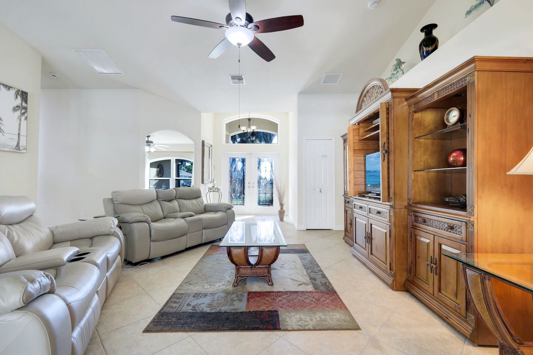 1513 SW 43rd Ln, Cape Coral, FL 33914