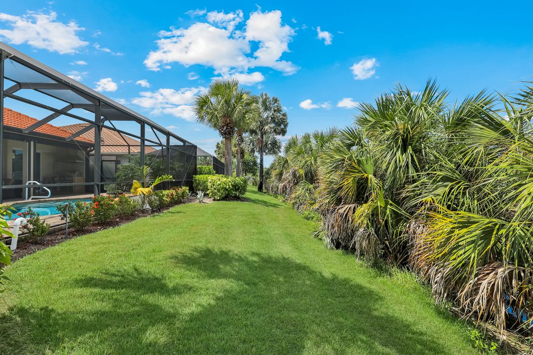 8223 Potomac Ln, Naples, FL 34104