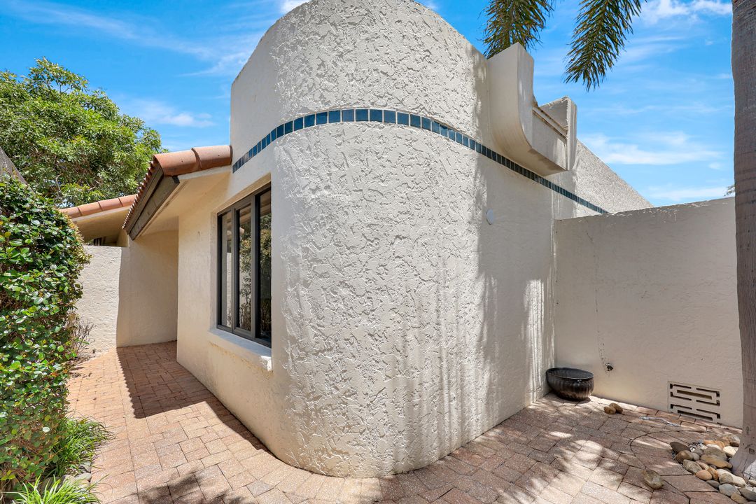 6 Las Brisas Way, Naples, FL 34108