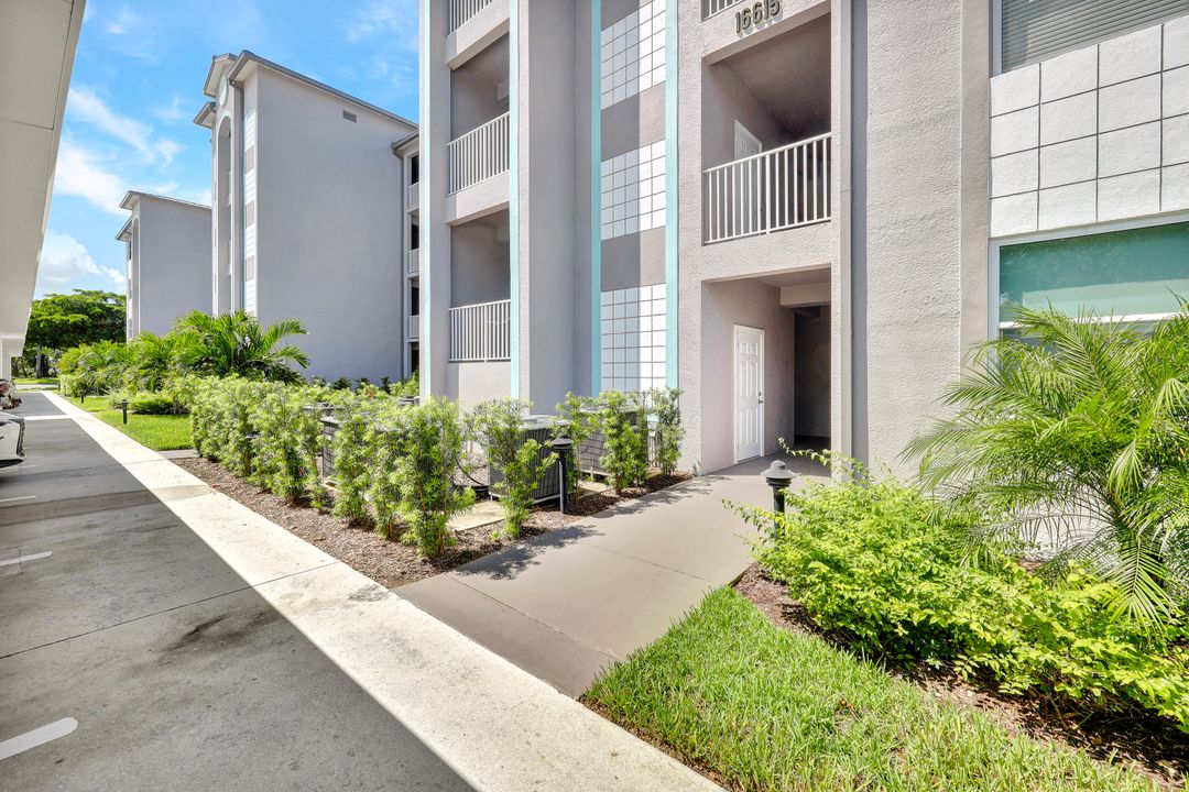 16615 Lake Cir Dr #427, Fort Myers, FL 33908