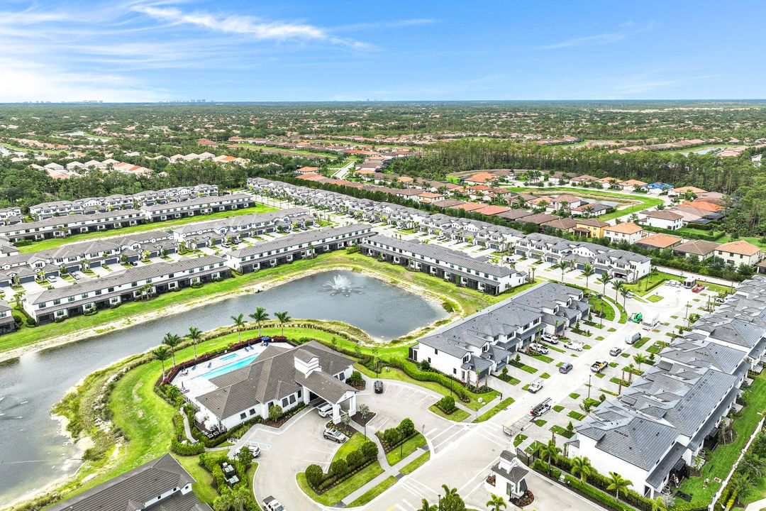 7473 Rockefeller Dr, Naples, FL 34119