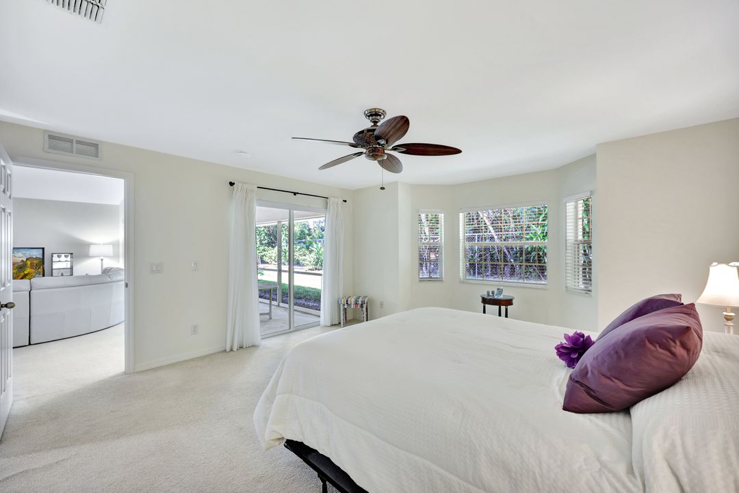 4910 Europa Dr, Naples, FL 34105