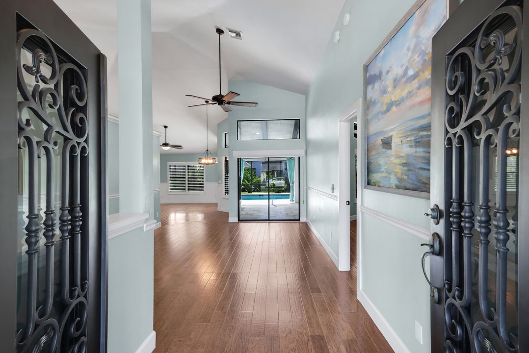 520 Raven Way, Naples, FL 34110