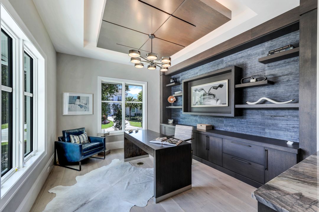 403 Neapolitan Way, Naples, FL 34103