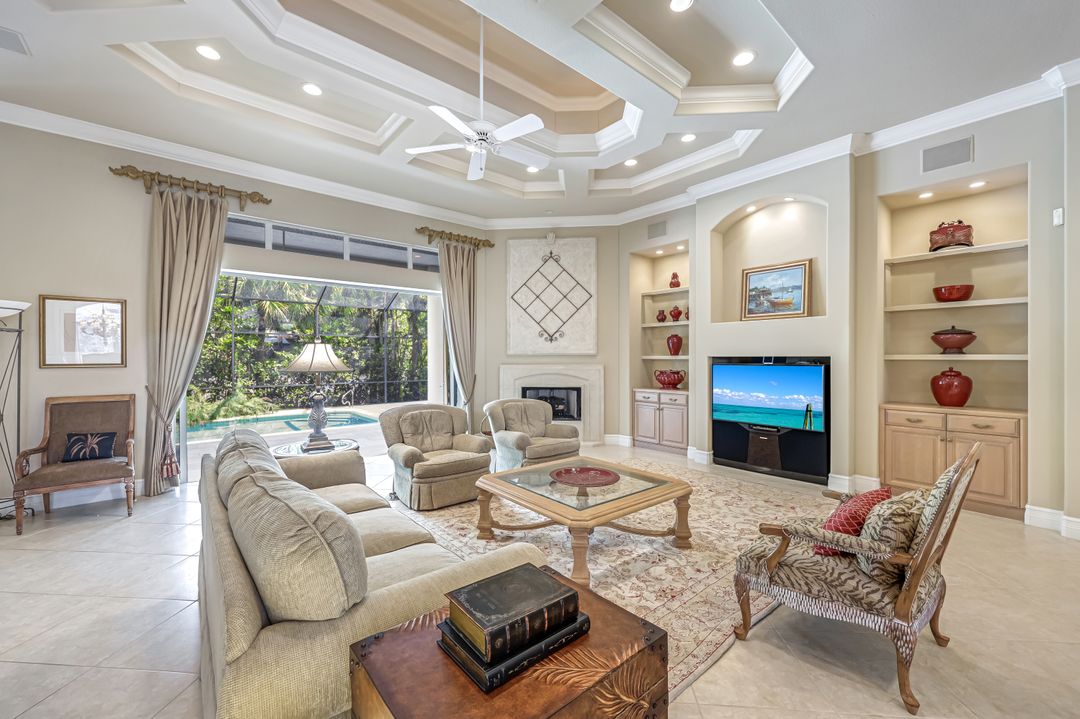 258 9th Ave S, Naples, FL 34102