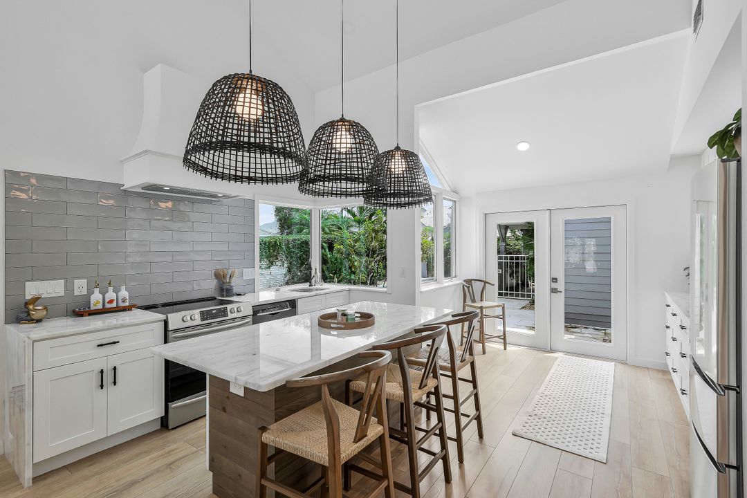 651 Bridge Way Ln #1, Naples, FL 34108